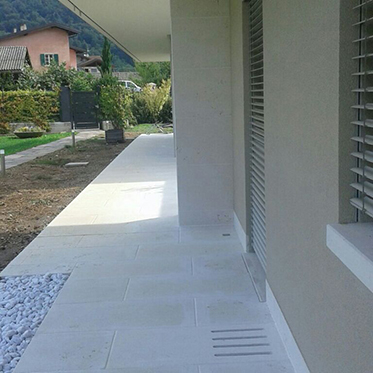 pavimento veranda in marmo di asiago
